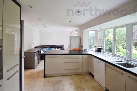 6 bedroom Detached house to let in Rimer Close, Norwich, NR5