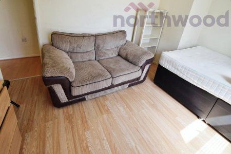 3 bedroom Flat to let in Russet Grove STUDENT, Norwich, NR4