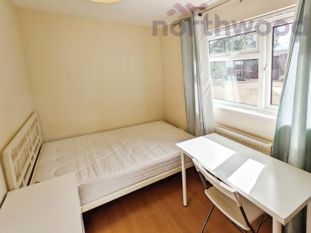 3 bedroom Flat to let in Russet Grove STUDENT, Norwich, NR4