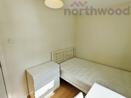 3 bedroom Flat to let in Russet Grove STUDENT, Norwich, NR4