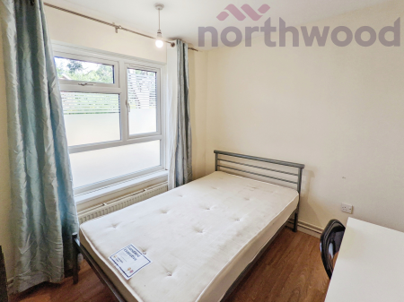 3 bedroom Flat to let in Russet Grove STUDENT, Norwich, NR4