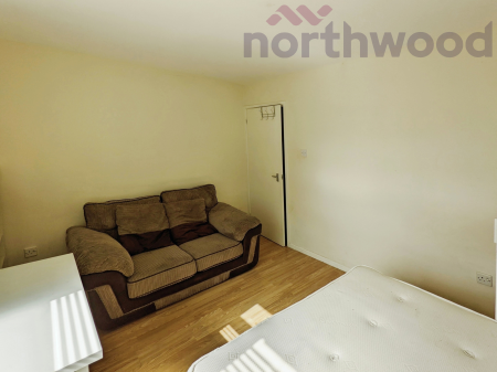 3 bedroom Flat to let in Russet Grove STUDENT, Norwich, NR4