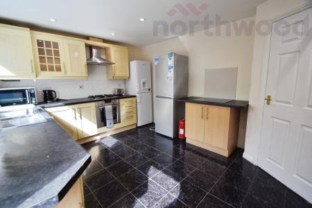 6 bedroom Detached house to let in Tizzick Close STUDENT, Three Score, Norwich, NR5