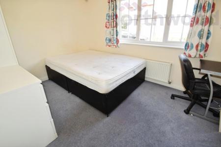 6 bedroom Detached house to let in Tizzick Close STUDENT, Three Score, Norwich, NR5