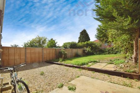 4 bedroom Semi-detached house to let in Beverley Road STUDENT, Norwich, NR5