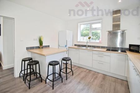 4 bedroom Semi-detached house to let in Beverley Road STUDENT, Norwich, NR5