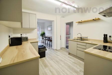 5 bedroom Semi-detached house to let in Northfields, Norwich, NR4