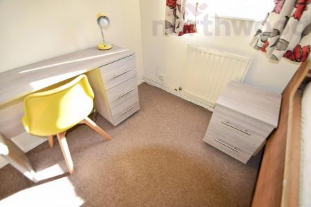 4 bedroom Terraced House to let in St Mildreds Road