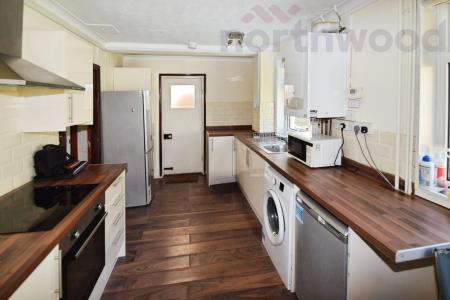 4 bedroom Terraced House to let in St Mildreds Road