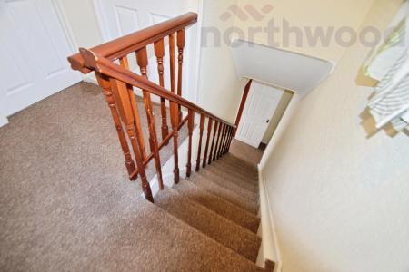 4 bedroom Terraced House to let in St Mildreds Road