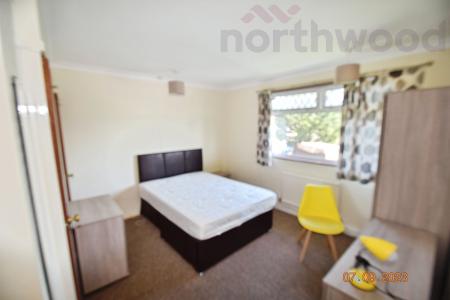 4 bedroom Terraced House to let in St Mildreds Road