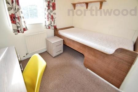 4 bedroom Terraced House to let in St Mildreds Road