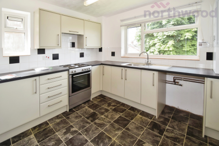 2 bedroom Maisonette to let in Bancroft Close, Stoke Holy Cross, NR14