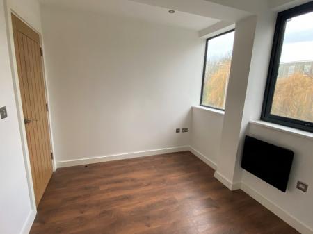 2 bedroom Flat for sale in Carlton Square, Carlton, Nottingham, NG4