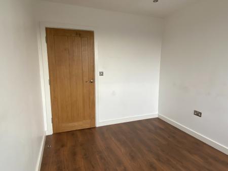 2 bedroom Flat for sale in Carlton Square, Carlton, Nottingham, NG4