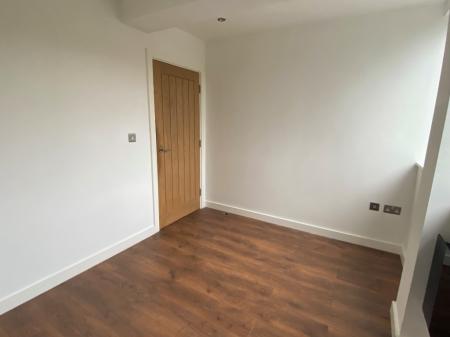 2 bedroom Flat for sale in Carlton Square, Carlton, Nottingham, NG4