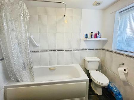 1 bedroom Flat for sale in Fairway Drive, Carlton, Nottingham, NG4