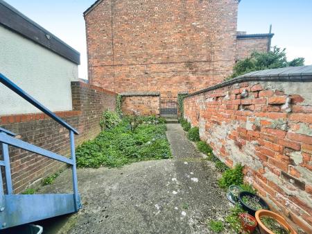 2 bedroom Terraced House for sale in Mansfield Road, Daybrook, Nottingham, NG5