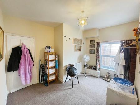 2 bedroom Terraced House for sale in Mansfield Road, Daybrook, Nottingham, NG5