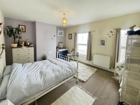 2 bedroom Terraced House for sale in Mansfield Road, Daybrook, Nottingham, NG5