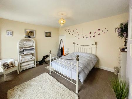 2 bedroom Terraced House for sale in Mansfield Road, Daybrook, Nottingham, NG5