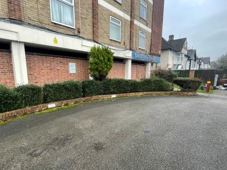 1 bedroom Studio flat for sale in Tavistock Court, Nottingham, NG5