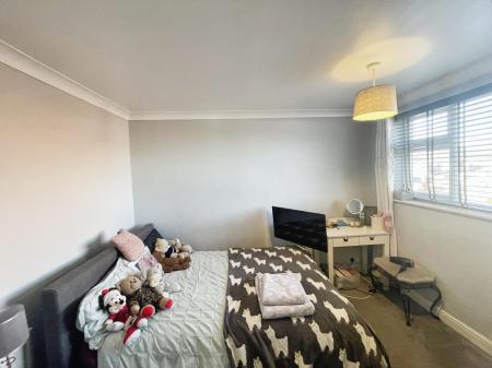 3 bedroom End of terrace house for sale in Valeside Gardens, Nottingham, NG4