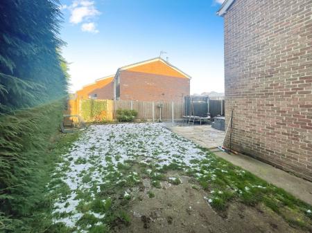 3 bedroom End of terrace house for sale in Valeside Gardens, Nottingham, NG4