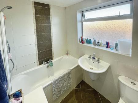 3 bedroom End of terrace house for sale in Valeside Gardens, Nottingham, NG4