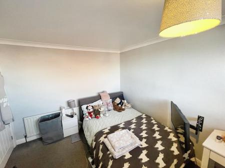 3 bedroom End of terrace house for sale in Valeside Gardens, Nottingham, NG4