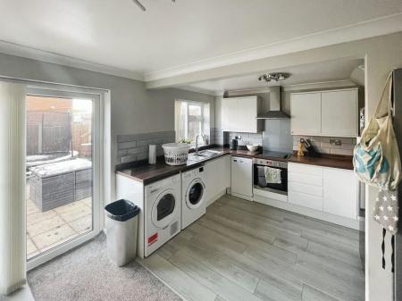 3 bedroom End of terrace house for sale in Valeside Gardens, Nottingham, NG4