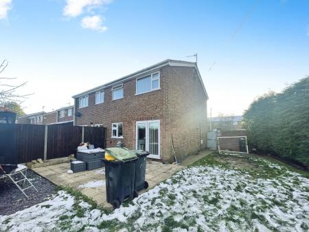 3 bedroom End of terrace house for sale in Valeside Gardens, Nottingham, NG4