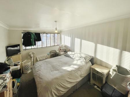 3 bedroom End of terrace house for sale in Valeside Gardens, Nottingham, NG4