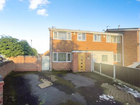 3 bedroom End of terrace house for sale in Valeside Gardens, Nottingham, NG4