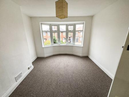 3 bedroom Semi-detached house to let in Hollinwell Avenue, Wollaton, Nottingham, NG8