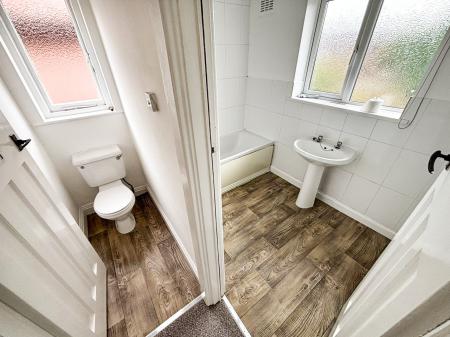 3 bedroom Semi-detached house to let in Hollinwell Avenue, Wollaton, Nottingham, NG8