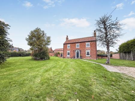 4 bedroom Detached house to let in Main Street, Newark-on-Trent, NG23