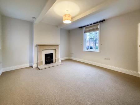 4 bedroom Detached house to let in Main Street, Newark-on-Trent, NG23