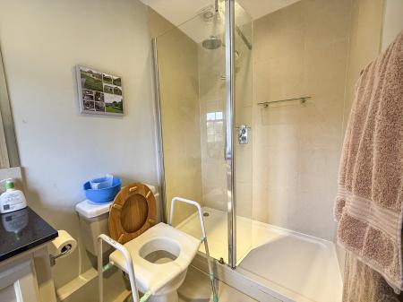 4 bedroom Detached house to let in Main Street, Newark-on-Trent, NG23