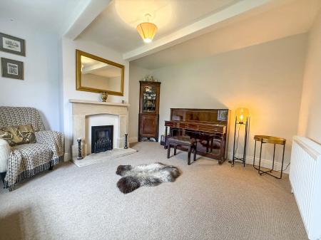 4 bedroom Detached house to let in Main Street, Newark-on-Trent, NG23