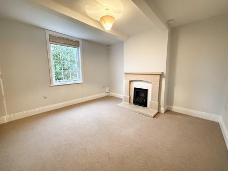 4 bedroom Detached house to let in Main Street, Newark-on-Trent, NG23