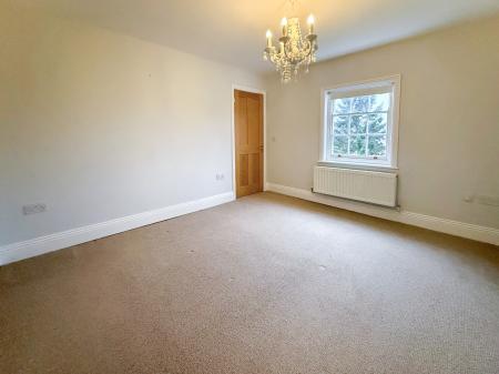 4 bedroom Detached house to let in Main Street, Newark-on-Trent, NG23