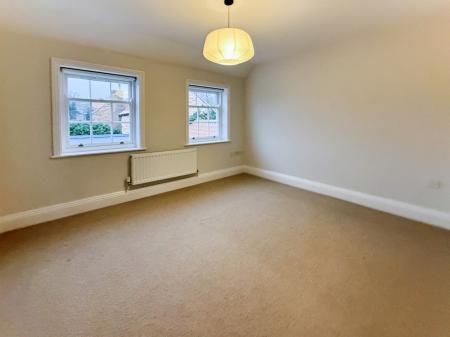 4 bedroom Detached house to let in Main Street, Newark-on-Trent, NG23