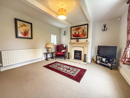4 bedroom Detached house to let in Main Street, Newark-on-Trent, NG23