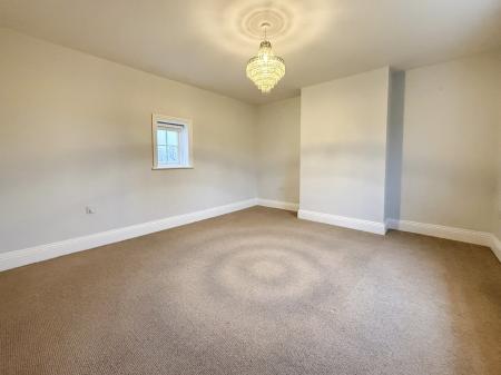 4 bedroom Detached house to let in Main Street, Newark-on-Trent, NG23