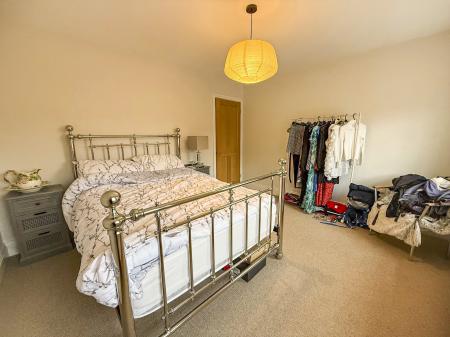 4 bedroom Detached house to let in Main Street, Newark-on-Trent, NG23