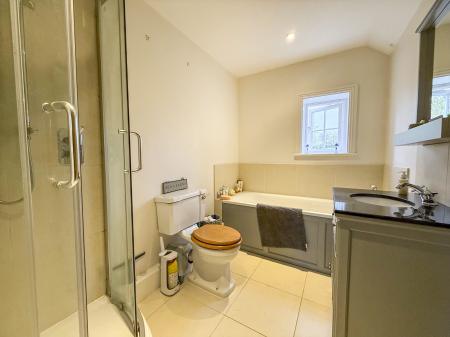 4 bedroom Detached house to let in Main Street, Newark-on-Trent, NG23