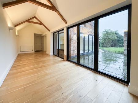 4 bedroom Detached house to let in Main Street, Newark-on-Trent, NG23