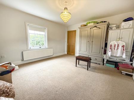 4 bedroom Detached house to let in Main Street, Newark-on-Trent, NG23