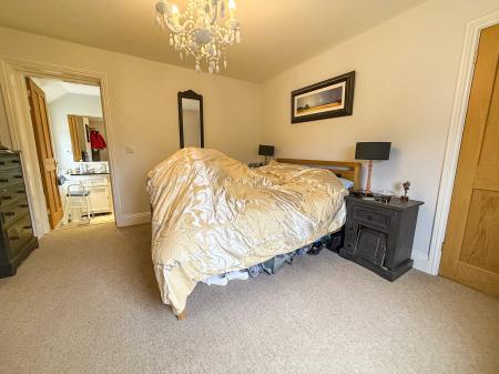 4 bedroom Detached house to let in Main Street, Newark-on-Trent, NG23